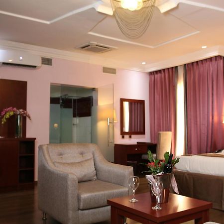 Grand Pela Hotel & Suites أبوجا الغرفة الصورة